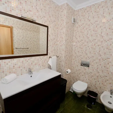 Vela - In Complex Near The 상 마르티뇨 두 포르투